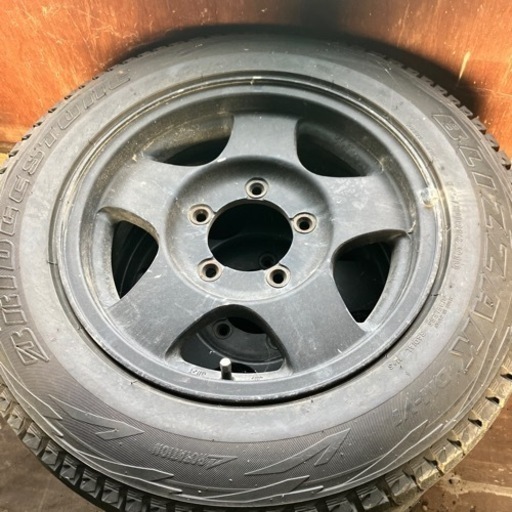 ジムニー用スタッドレス　バリ溝！早い物勝ち！