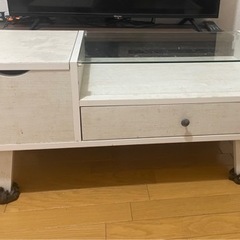 ☆10／29取引できる方☆テレビ、テレビ台、テーブルセットの画像