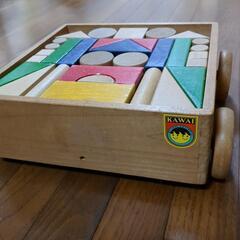 河合楽器知育玩具　木の積み木　コロコロ引っ張れる収納ケースつきの画像