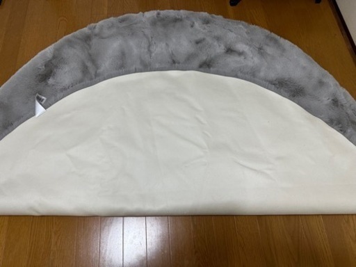【神戸市、たつの市で受け渡し可】モンシャトー フェイクファー ラウンドラグ