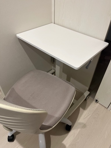 在宅ワーク用机と椅子