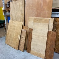 🔴お値下げしました🔴引き取り早い方に、お譲りさせて戴きますので、ご連絡下さい⭕️ンパネ大小厚みも色々あり木材あり木製パレットもあります値段交渉は、当日受けます。の画像