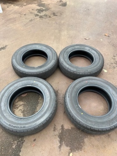 （ほぼ未使用）ハイエース　7型純正夏タイヤ4本