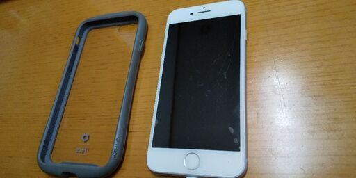 iPhone8本体とカバー付き【交渉成立済】