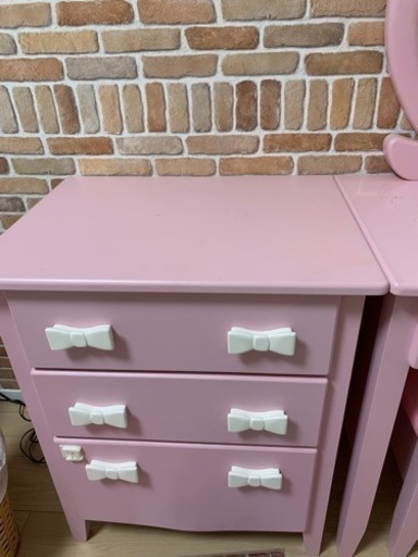 ピンクリボンハートドレッサーとチェスト (ことね) 川西のドレッサーの