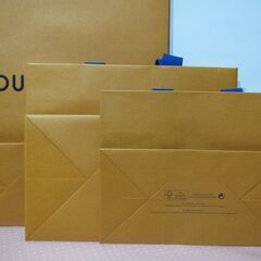 【ＬＶ紙ふくろ】未使用　（ＬＶ最新色をショップで特別に購入）　大・中・少の三枚セットの画像