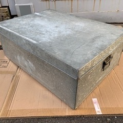 ブリキ  箱　缶の画像