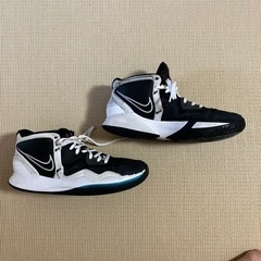 バスケットシューズ　Nike Kyrie Infinityの画像