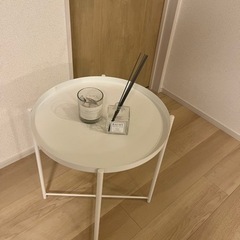 IKEA サイドテーブルの画像