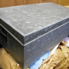 金属製衣装ケース