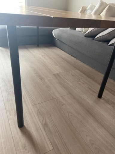 オシャレなダイニングテーブルです。