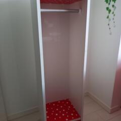 子供用収納ハンガーラックの画像