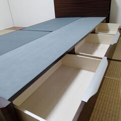 シングルベッド 引き出し付き＆照明の画像