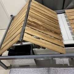 シングルベッドの骨組みの画像