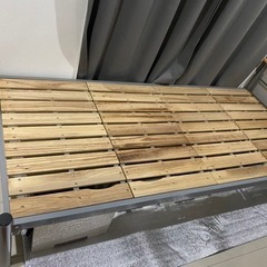シングルベッドの骨組みの画像