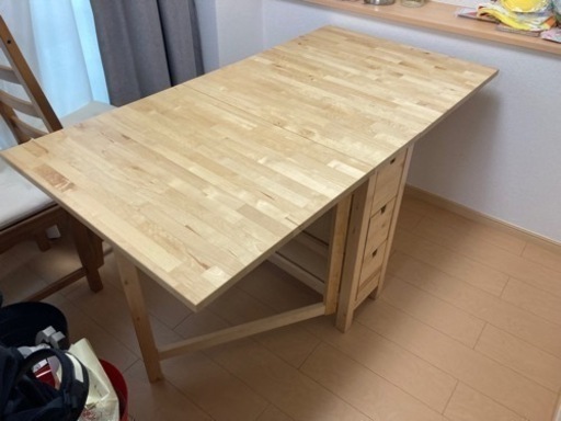 IKEA 木製机、椅子　机は折りたたみ可能