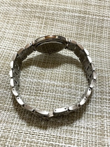[ほぼ未使用美品:ギャランティ付属/稼働品]ブローバ BULOVA quartz デイト リストウォッチ/ラウンドフェイス/腕時計