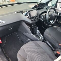 プジョー２０８　アリュール　H28　車検5/12　走行17000ｋ　タッチスクリーン　16AW　アイドルストップ　クルコン　５ドア　6ATの画像