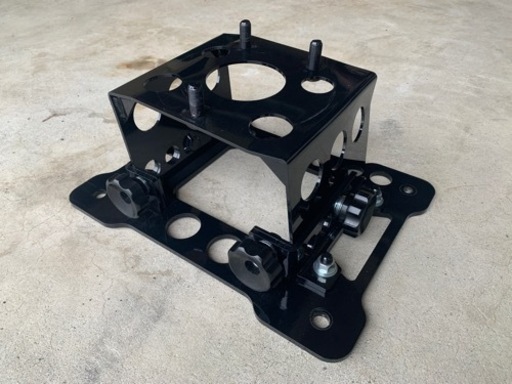 【ジャンク品】スズキジムニーJB64用　スペアタイヤブラケット