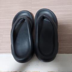 新品のサンダルです！