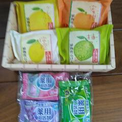 果物石鹸箱入りと入浴剤
