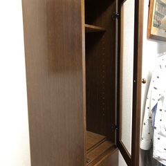 隙間に入る収納家具の画像