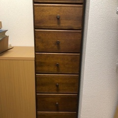 隙間に入る収納家具の画像