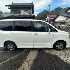 ヴォクシーの画像