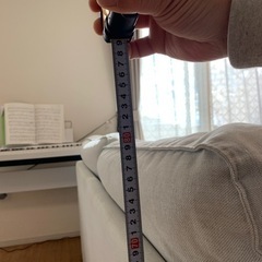 値下げしました❗️3人掛けソファー　アイボリー　布製の画像