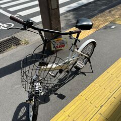 【リサイクルショップどりーむ鹿大前店】No.1100　自転車　白色　鍵付きベル付き　ライト付き　カゴ付き　の画像