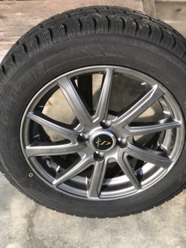 AQUA用のスタッドレスタイヤ175.65R15