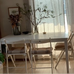 白いテーブル の画像