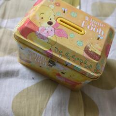 プーさんの貯金箱（カギ付き）の画像