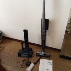 アイリスオーヤマ充電式紙パック式スティッククリーナー（バッテリー...