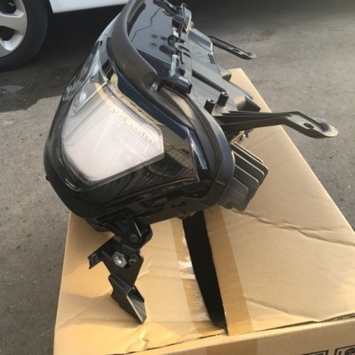 トヨタ  ランドクルーザー300G R スポーツ左ヘッドライト