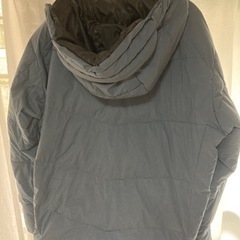 青ジャンパーの画像