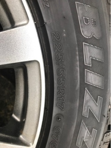 225/55R 17 スタッドレスタイヤ　4本　アルファード等に