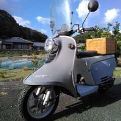 ラビット 風 ！！　実動  50cc インジェクションスクーター！  フットプレーキ付き！！キックスタート仕様！！の画像