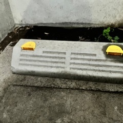 パーキングブロック、車止め（１つ）