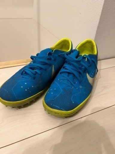 ネイマールモデル フットサルシューズ