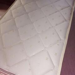 【無料】シングルベッド（フレーム＆マットレスのセット）の画像