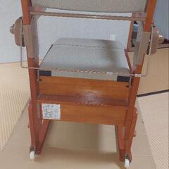 椅子型ポータブルトイレの画像