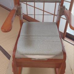 椅子型ポータブルトイレの画像