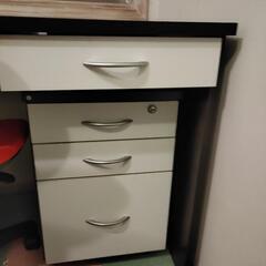 【お取引決定済】学習机 チェア 引出し 3点ｾｯﾄ白黒の画像