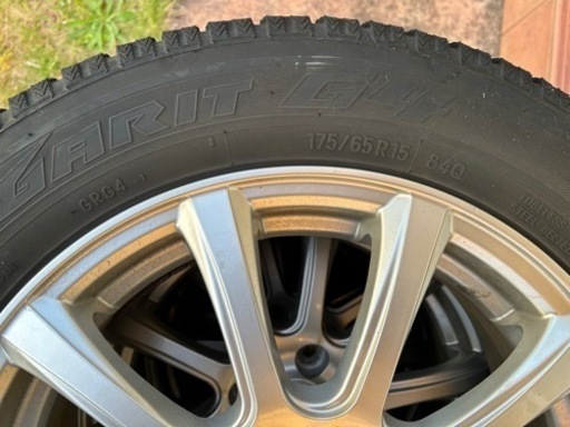 スタッドレスタイヤ【ホイル付】175/65R15 アクア
