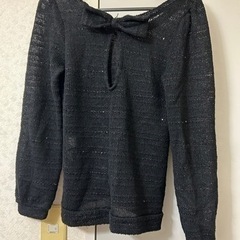 透かし編みトップスの画像
