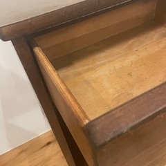 アメリカン　ナイトテーブルの画像