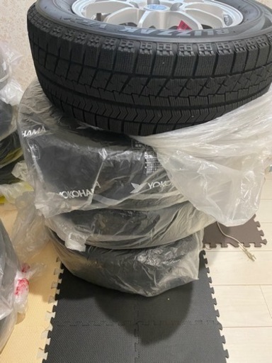【値下げ】スタッドレス　215/60Ｒ16 ４本セット