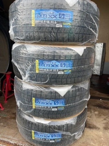 スタッドレスタイヤ　245/40R18 88,000円