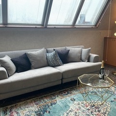 高級ガラステーブルの画像